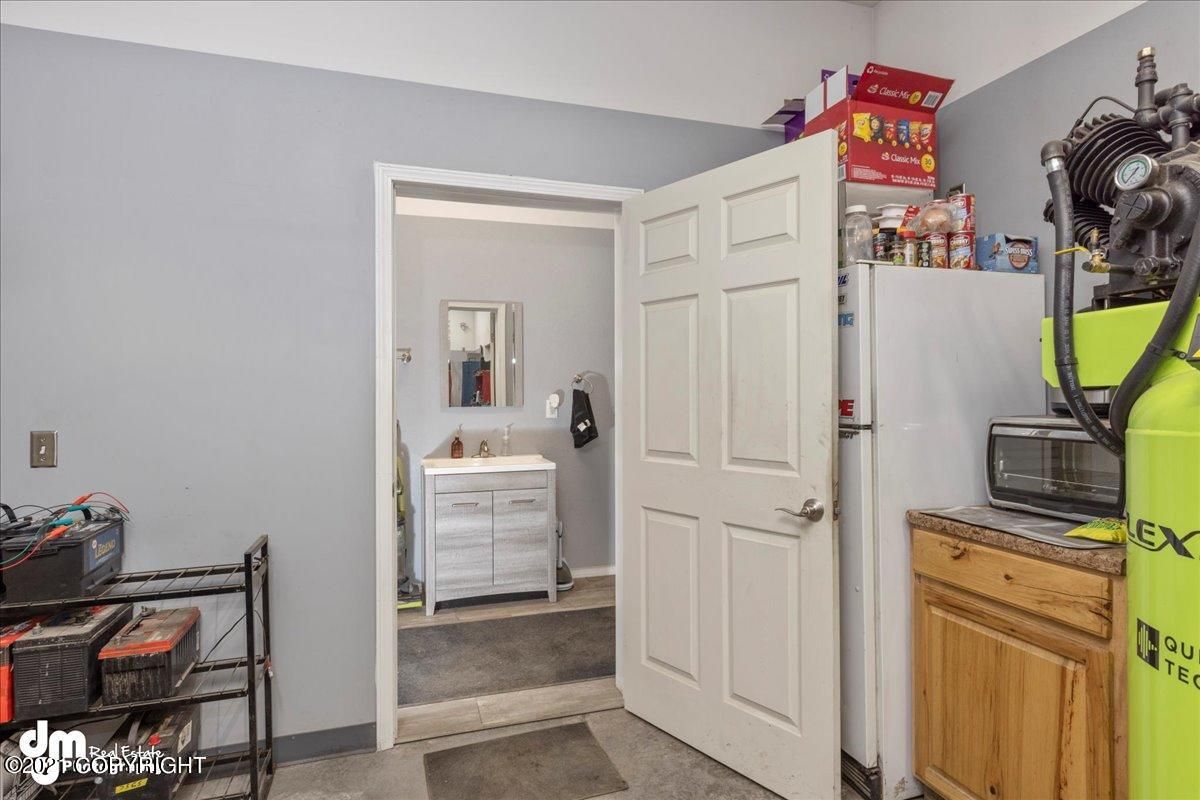4001 E Ruth Dr, Wasilla, AK 99654